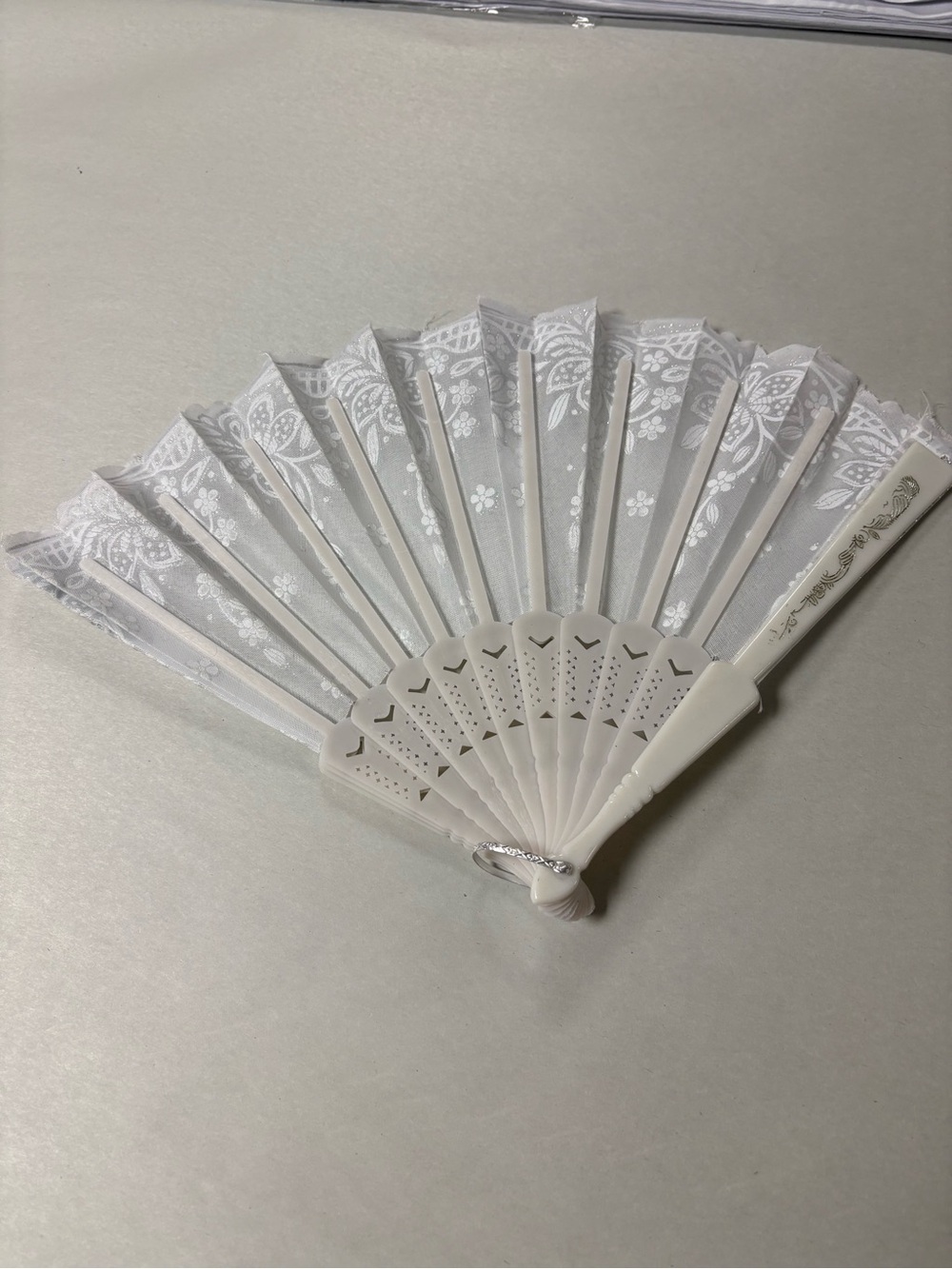 White Lace Folding Hand Fan Floral Pattern Silver Glitter Wedding - Picture 4 of 10